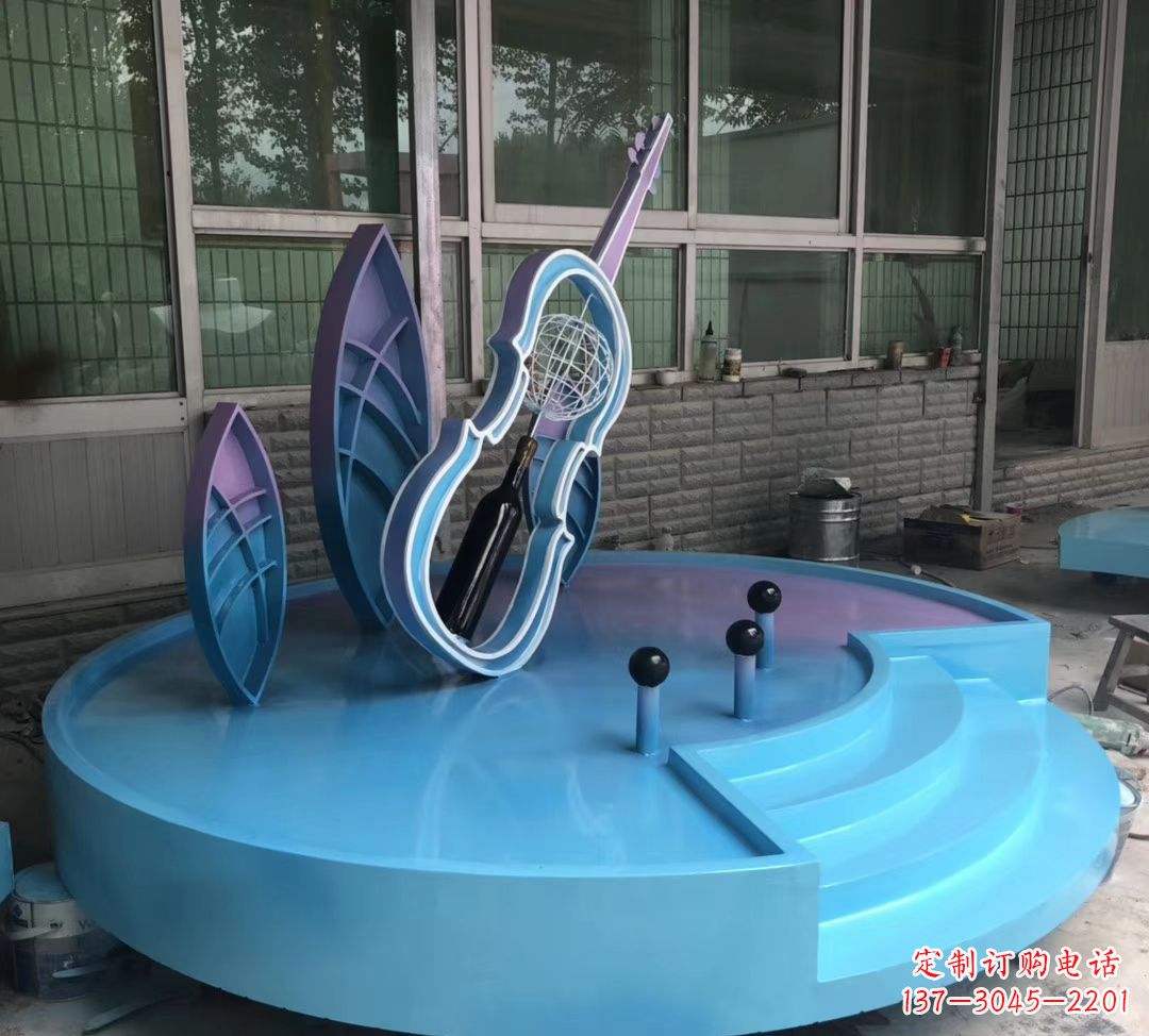成都大提琴雕塑精致的艺术瑰宝