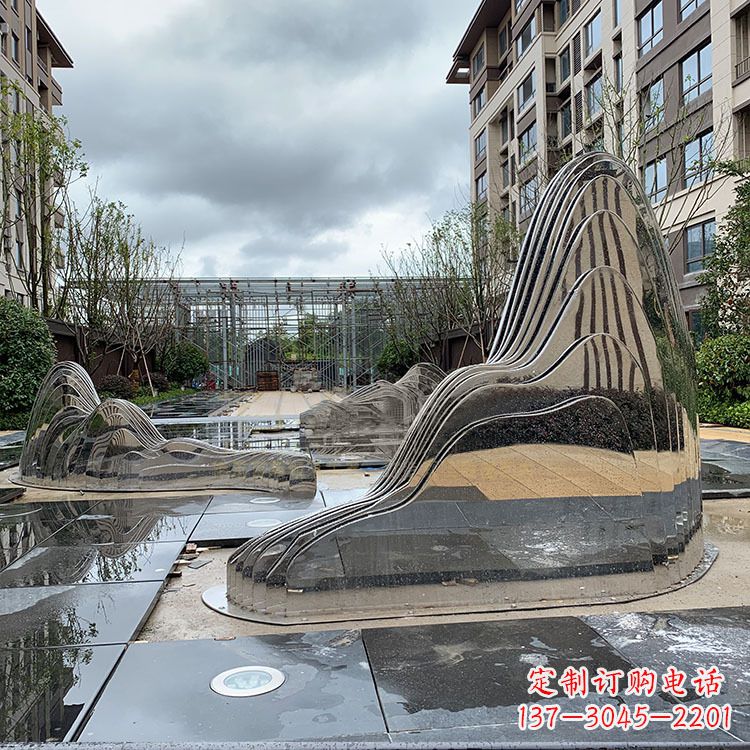 成都不锈钢镜面假山雕塑给城市带来灵动之美