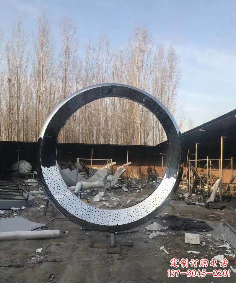 成都不锈钢圆环雕塑抽象美的体现