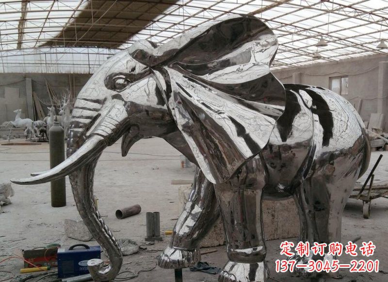 成都不锈钢镜面大象雕塑——独特的艺术精品