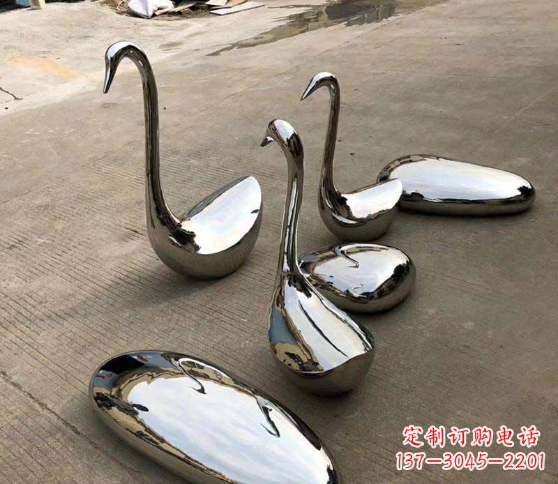 成都精美绝伦的鹅卵石雕塑