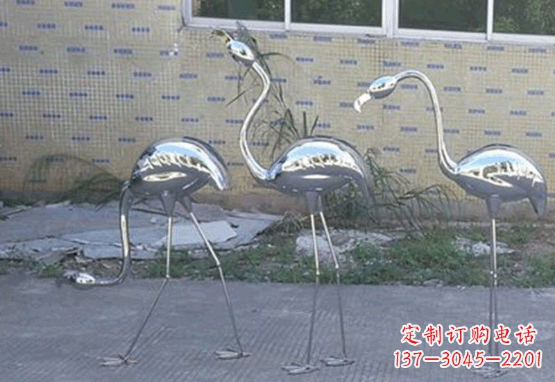 成都不锈钢火烈鸟雕塑给人以美好的视觉享受
