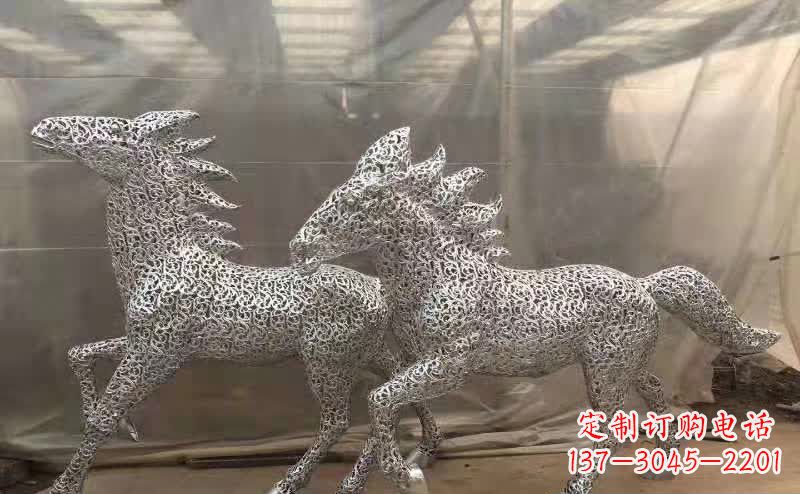 成都不锈钢马雕塑精美而又富有动感