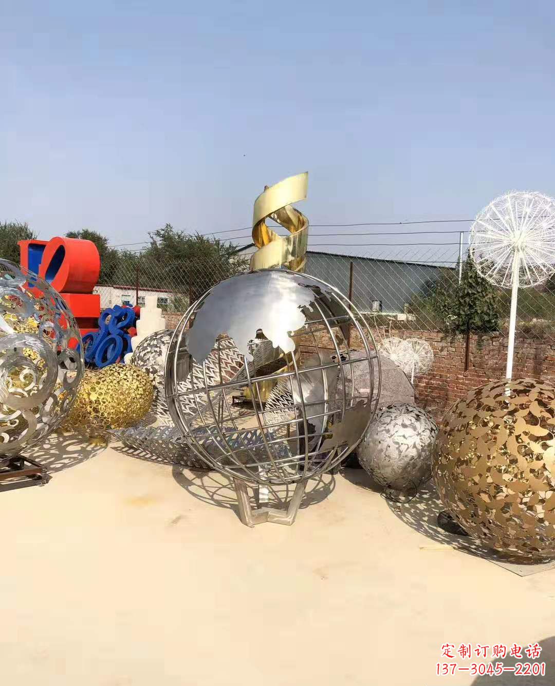 成都不锈钢镂空地球仪雕塑精美装饰摆件