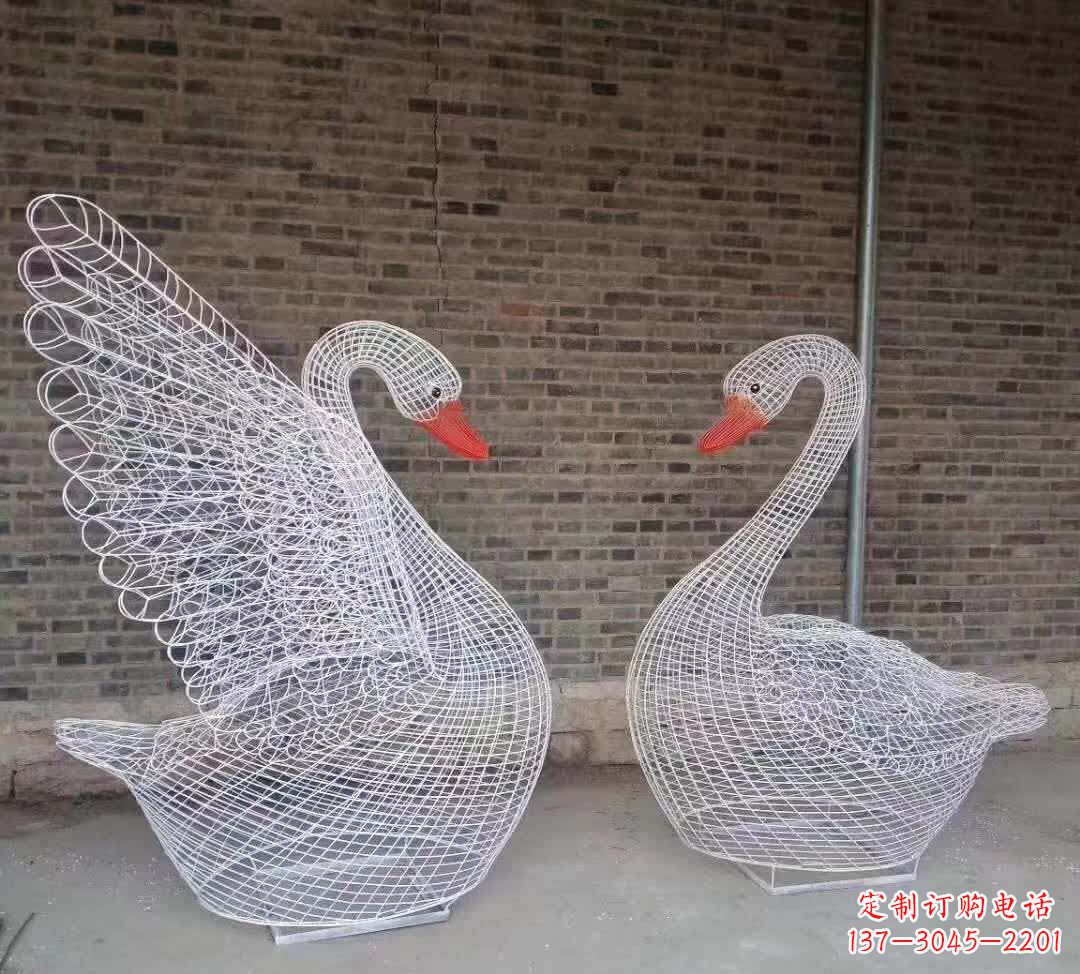 成都不锈钢镂空天鹅雕塑——美丽动人
