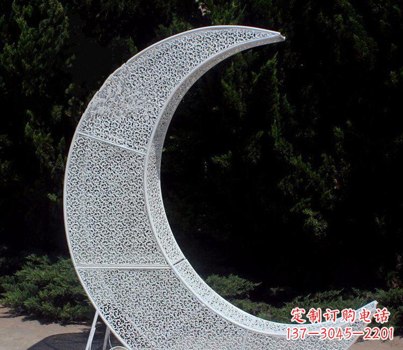 成都不锈钢镂空月亮公园雕塑浪漫而又神奇