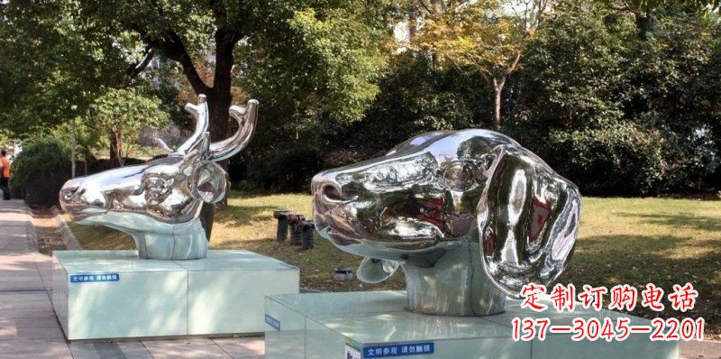 成都狗头公园不锈钢鹿和狗雕塑