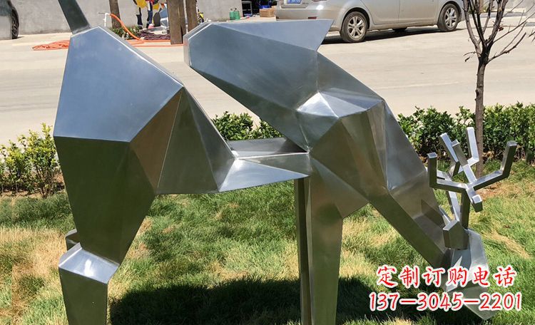 成都不锈钢梅花鹿雕塑给公园带来美丽风景