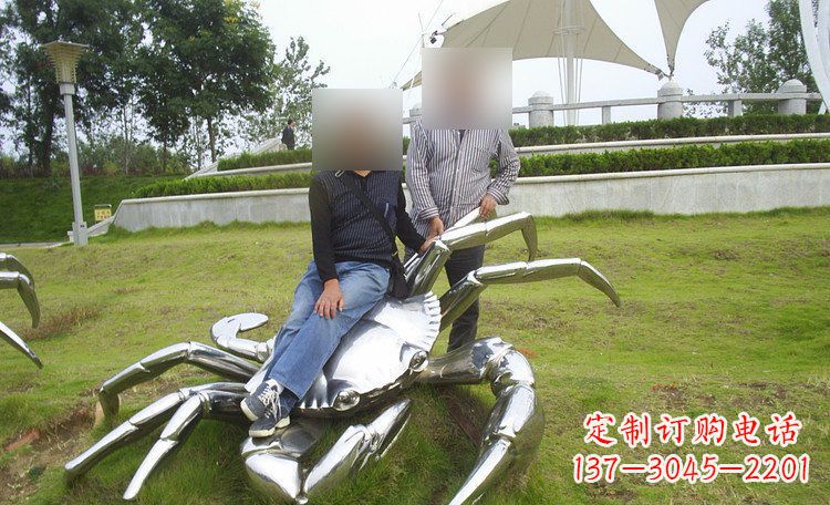 成都不锈钢螃蟹雕塑艺术美化公园环境