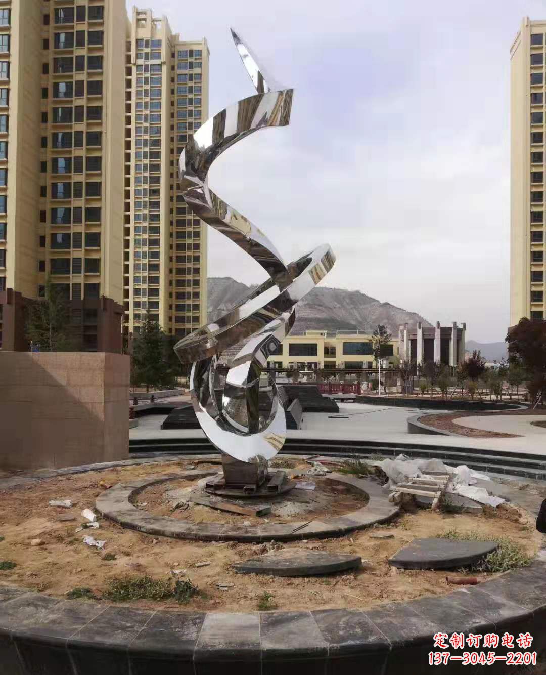 成都飘带雕塑美化城市空间的艺术