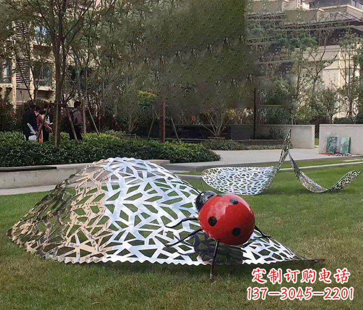 成都不锈钢瓢虫雕塑令人惊叹的艺术之美