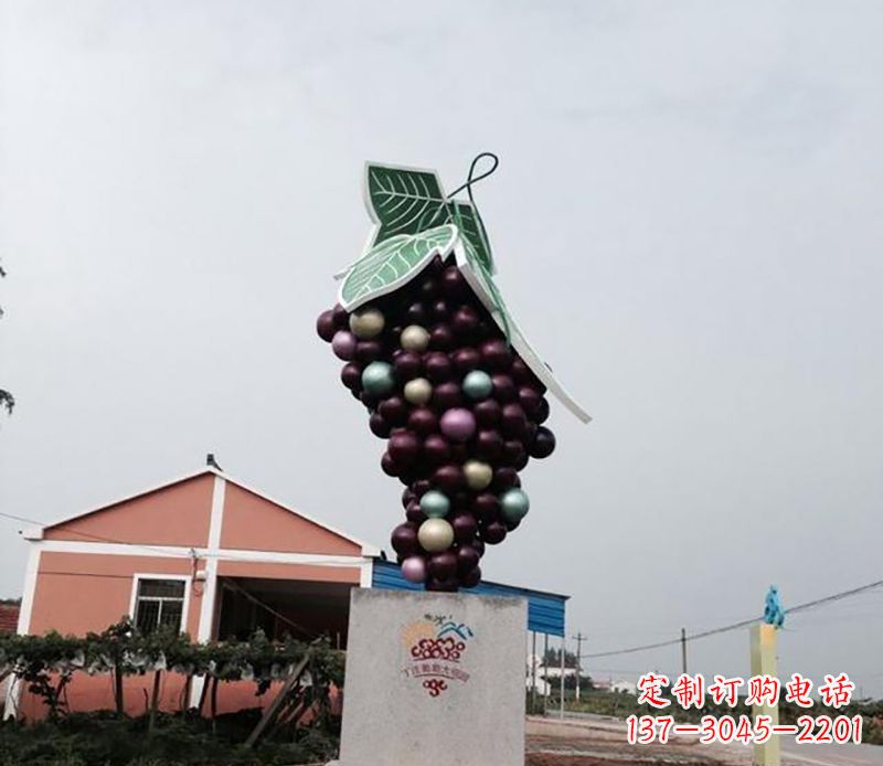 成都精美绝伦的不锈钢葡萄雕塑