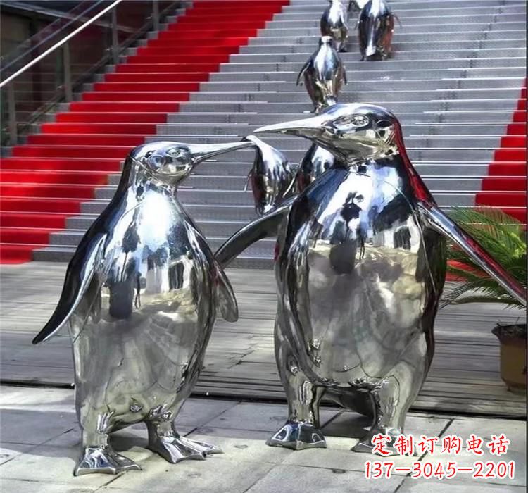 成都不锈钢企鹅雕塑海洋生物的艺术表现