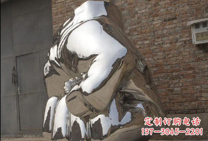 成都不锈钢拳头雕塑给人以力量的象征
