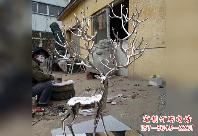 成都不锈钢树枝鹿雕塑艺术精美的自然之美