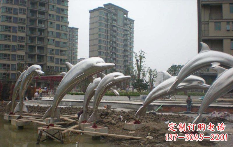 成都海豚雕塑——欣赏不锈钢小区的精美绝伦