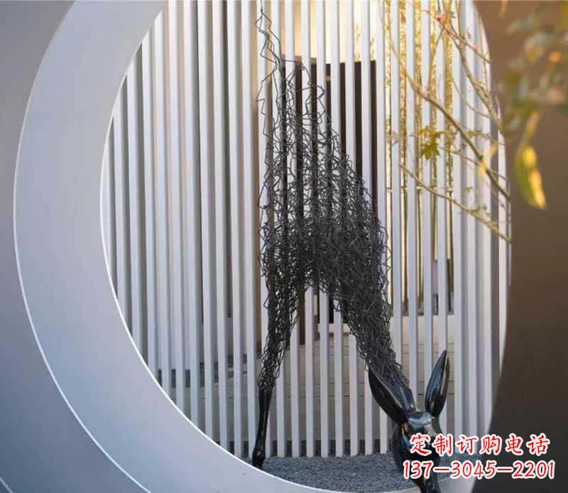 成都不锈钢小区的长颈鹿雕塑