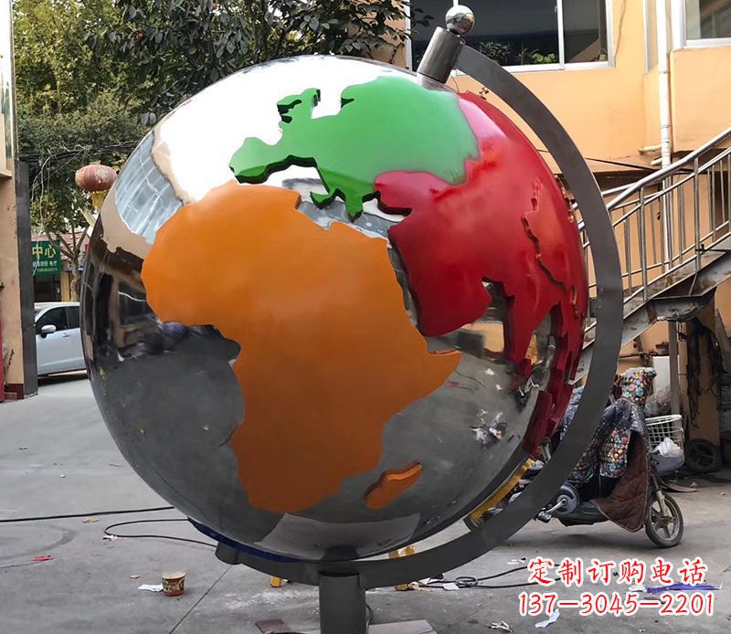 成都该雕塑的。