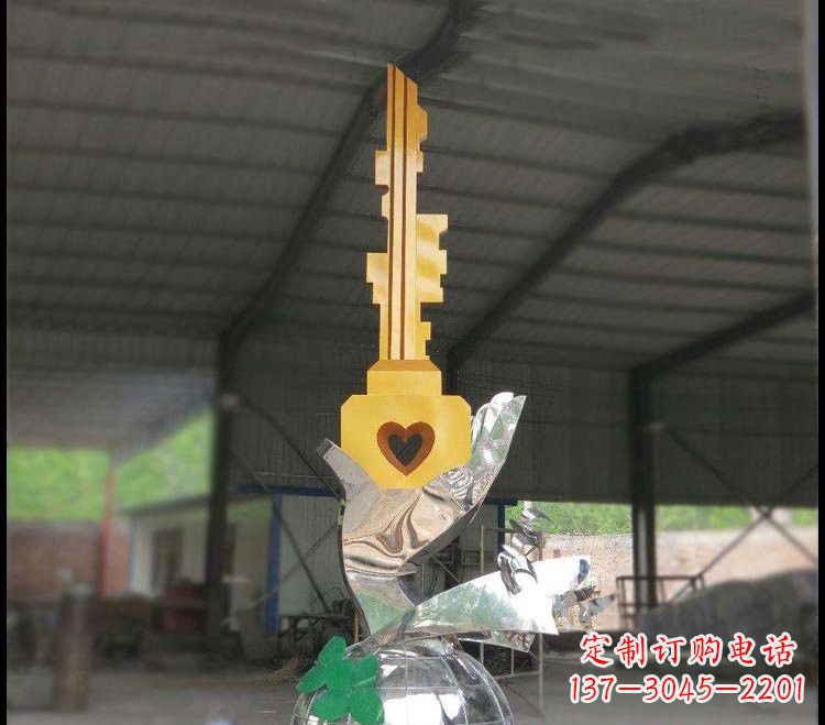 成都不锈钢校园手提钥匙雕塑