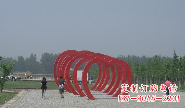 成都不锈钢心形拱门雕塑美丽而神圣
