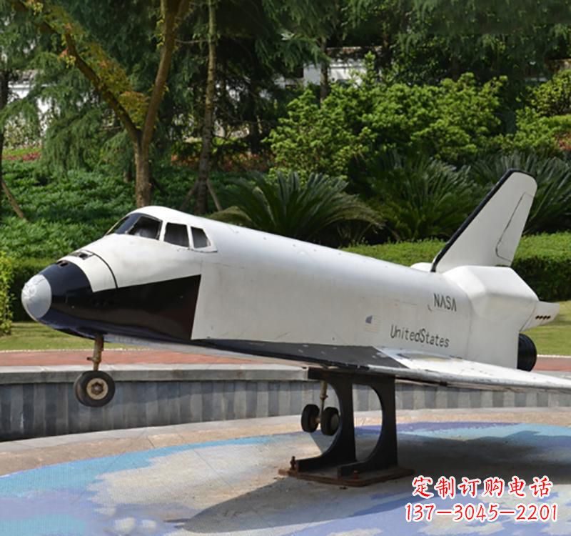 成都不锈钢飞机雕塑给空中增添梦幻氛围