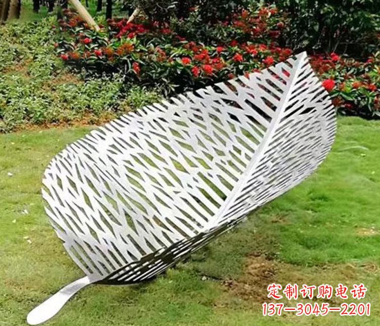 成都不锈钢园林镂空树叶雕塑精美而抽象