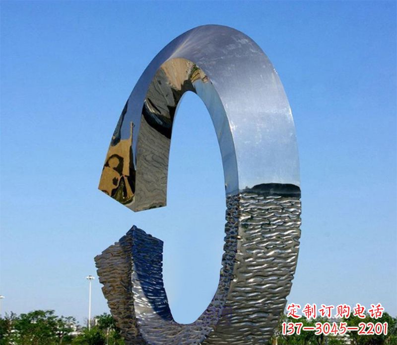 成都环绕着美好的景观雕塑