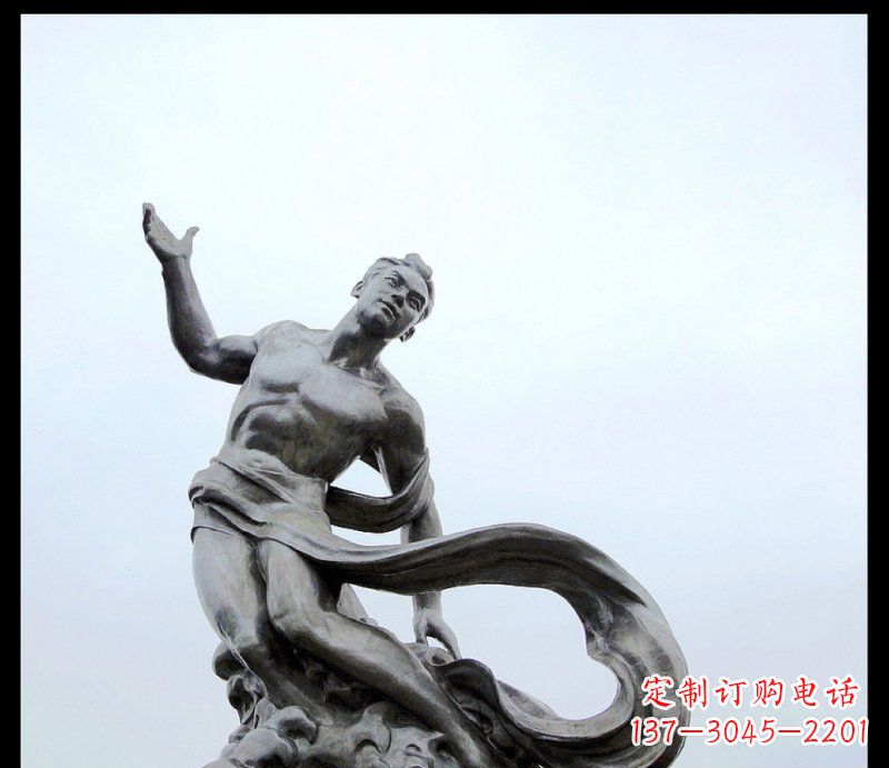 成都浪花上的勇敢者——不锈钢站立的男人雕塑