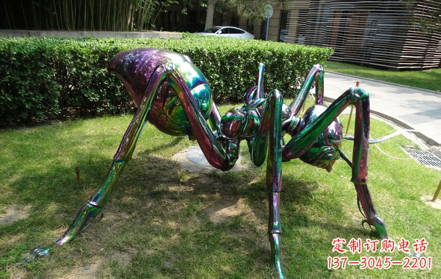 成都蜘蛛侠传递英雄激情的不锈钢雕塑