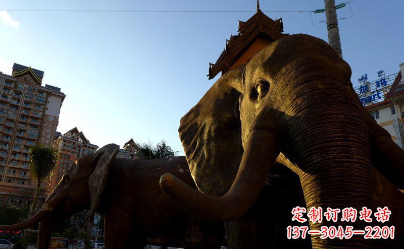 成都步行街上的大象雕塑——给街道带来活力