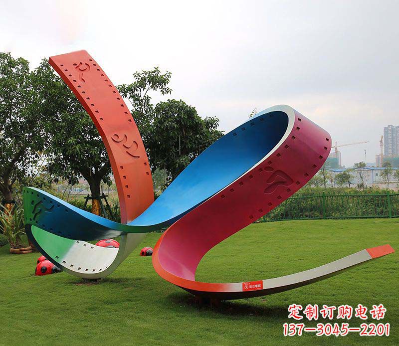 成都动态彩色不锈钢胶卷雕塑
