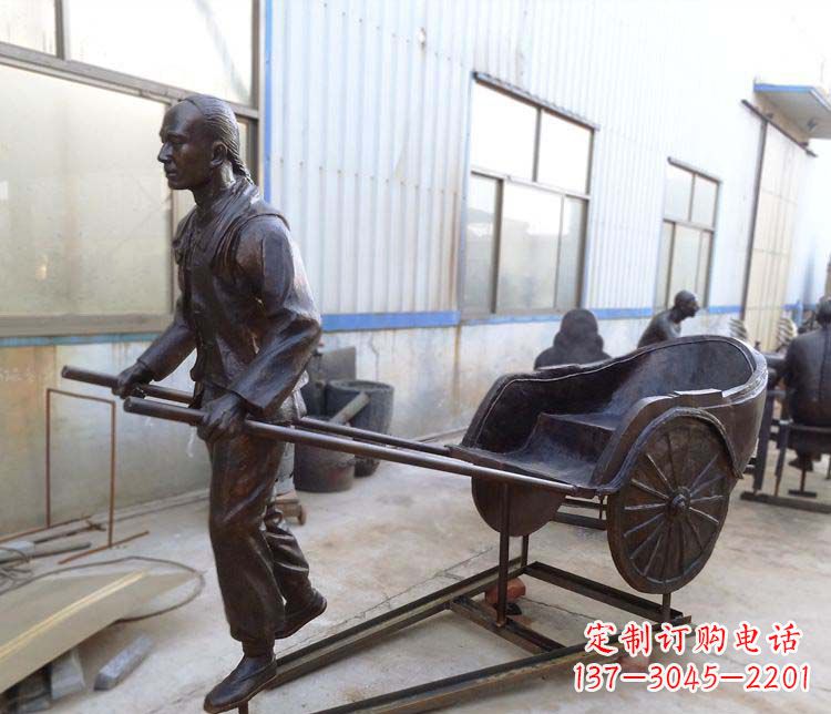 成都青铜车夫雕塑致敬车夫的贡献