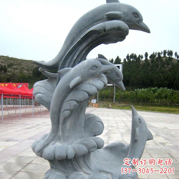 成都海豚雕塑凝聚着美丽与动感