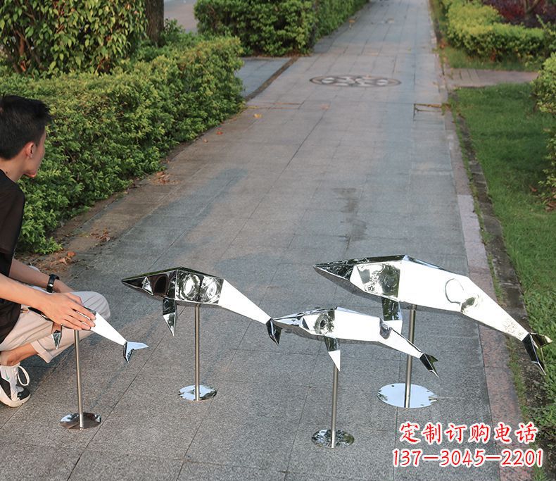 成都抽象不锈钢海豚雕塑