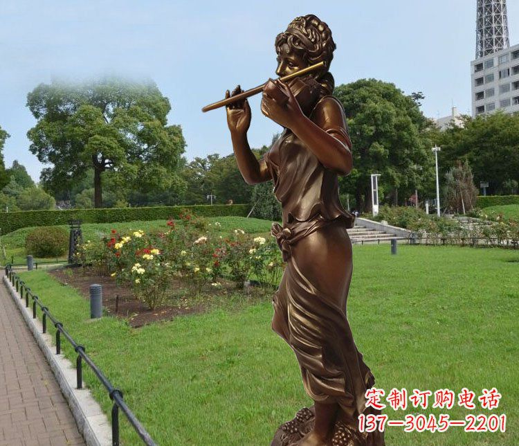 成都美女雕塑把美景变成静物