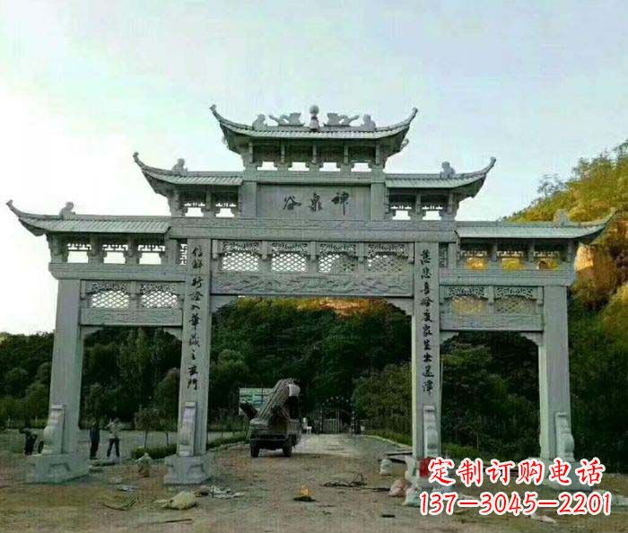 成都村口石雕牌楼千百年文化瑰宝