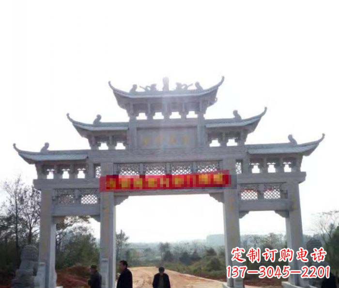 成都三门石雕牌楼古老而精美的雕塑