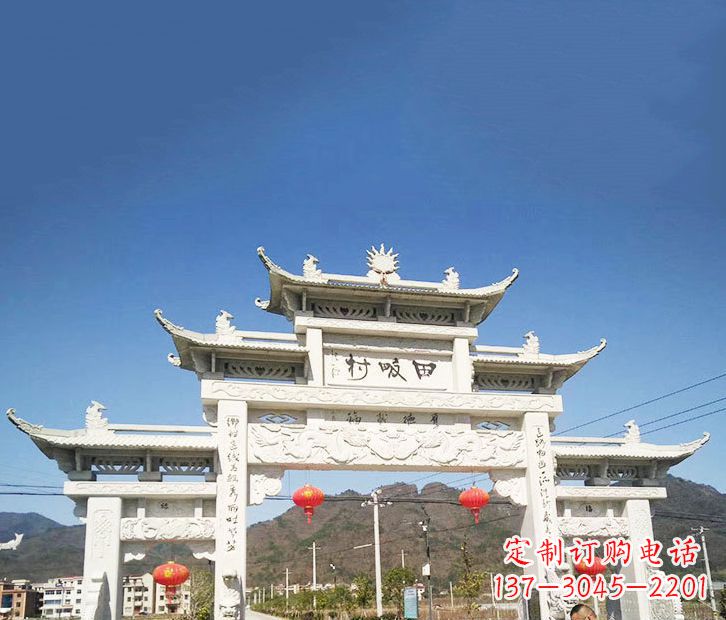 成都村庄的牌坊雕塑