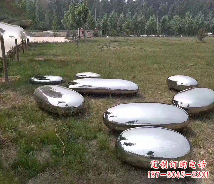 成都抽象镜面不锈钢鹅卵石雕塑
