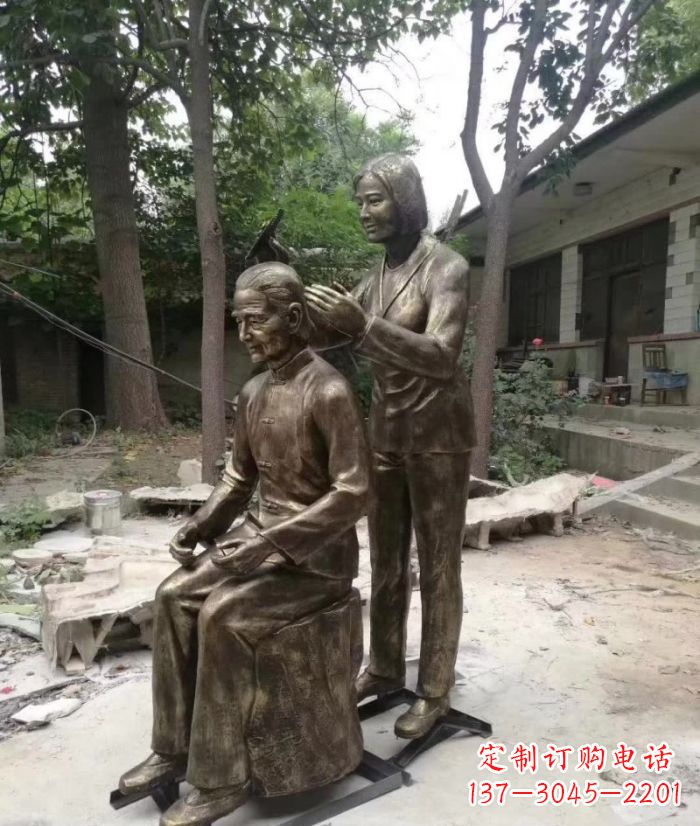 成都给母亲梳头人物铜雕 (2)