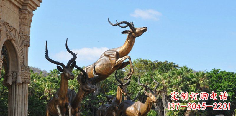 成都跃动的羚羊雕塑