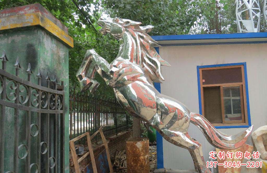 成都优雅凌厉的不锈钢奔跑马雕塑