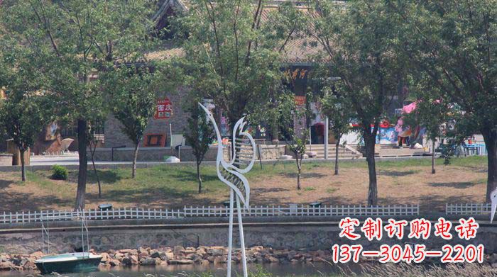 成都融合瑞雪灵羽,灵灯晶莹不锈钢仙鹤雕塑
