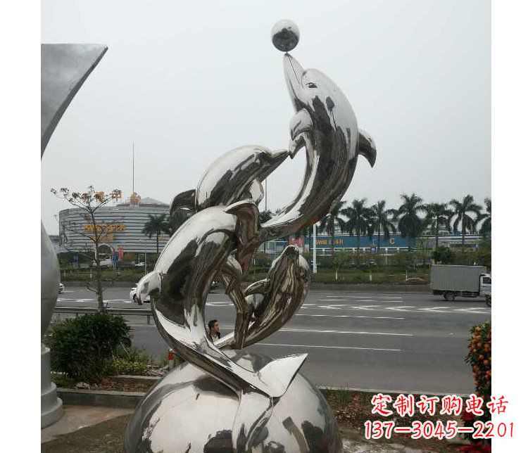 成都海豚雕塑多功能不锈钢跳跃玩球