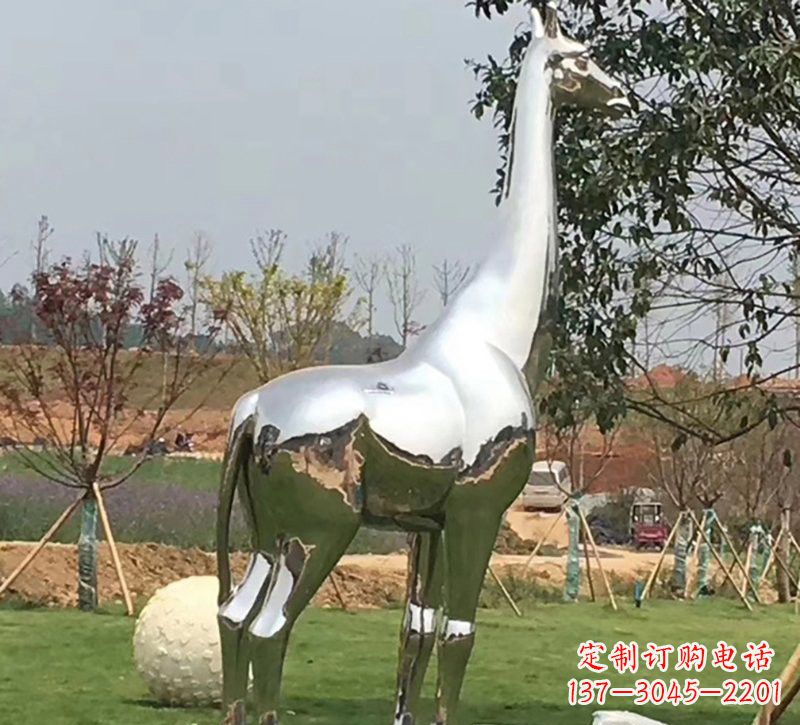 成都公园不锈钢长颈鹿雕塑