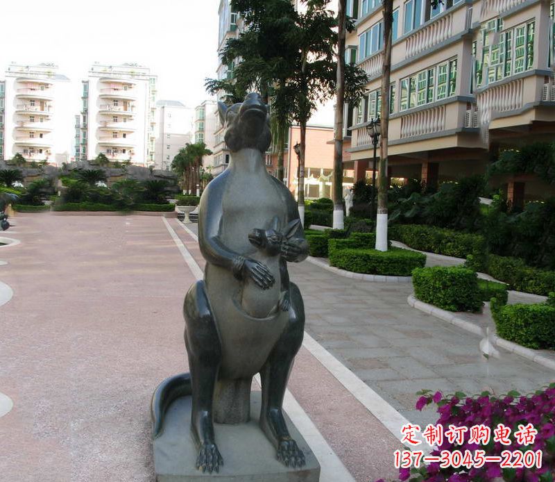 成都公园动物袋鼠石雕