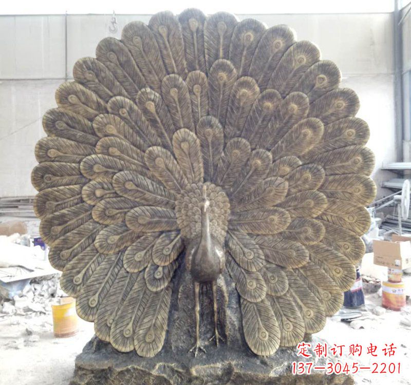 成都公园动物孔雀铜雕