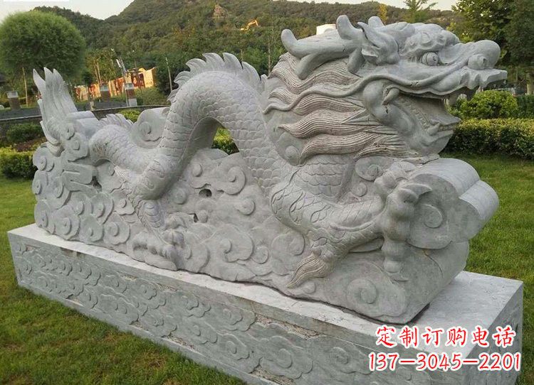 成都公园仿古龙雕塑