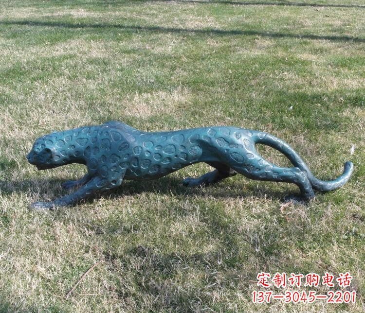 成都公园金钱豹铜雕