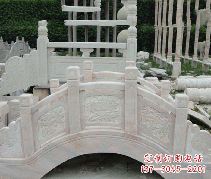 成都公园景观晚霞红石拱桥